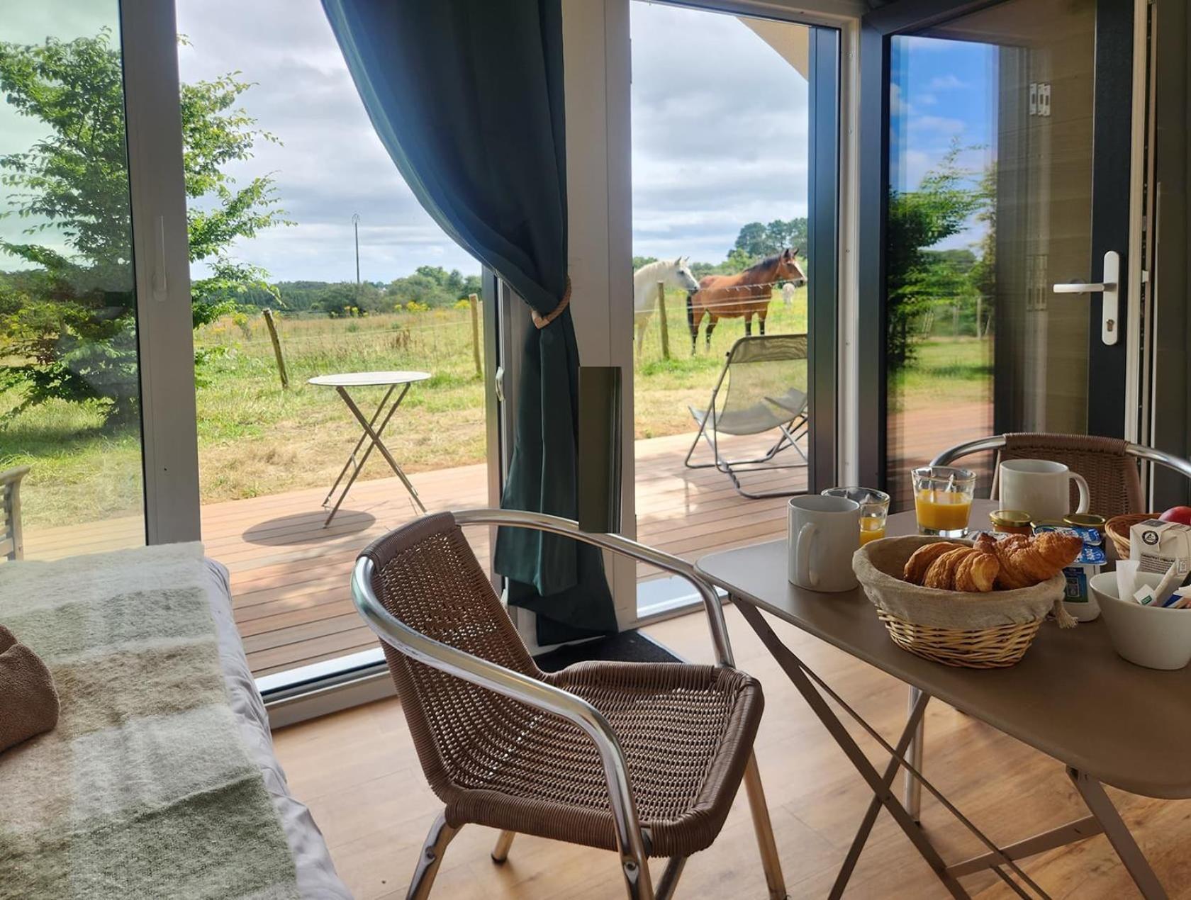 Gites & Tiny Houses Les Hauts De Toulvern บาดอง ห้อง รูปภาพ