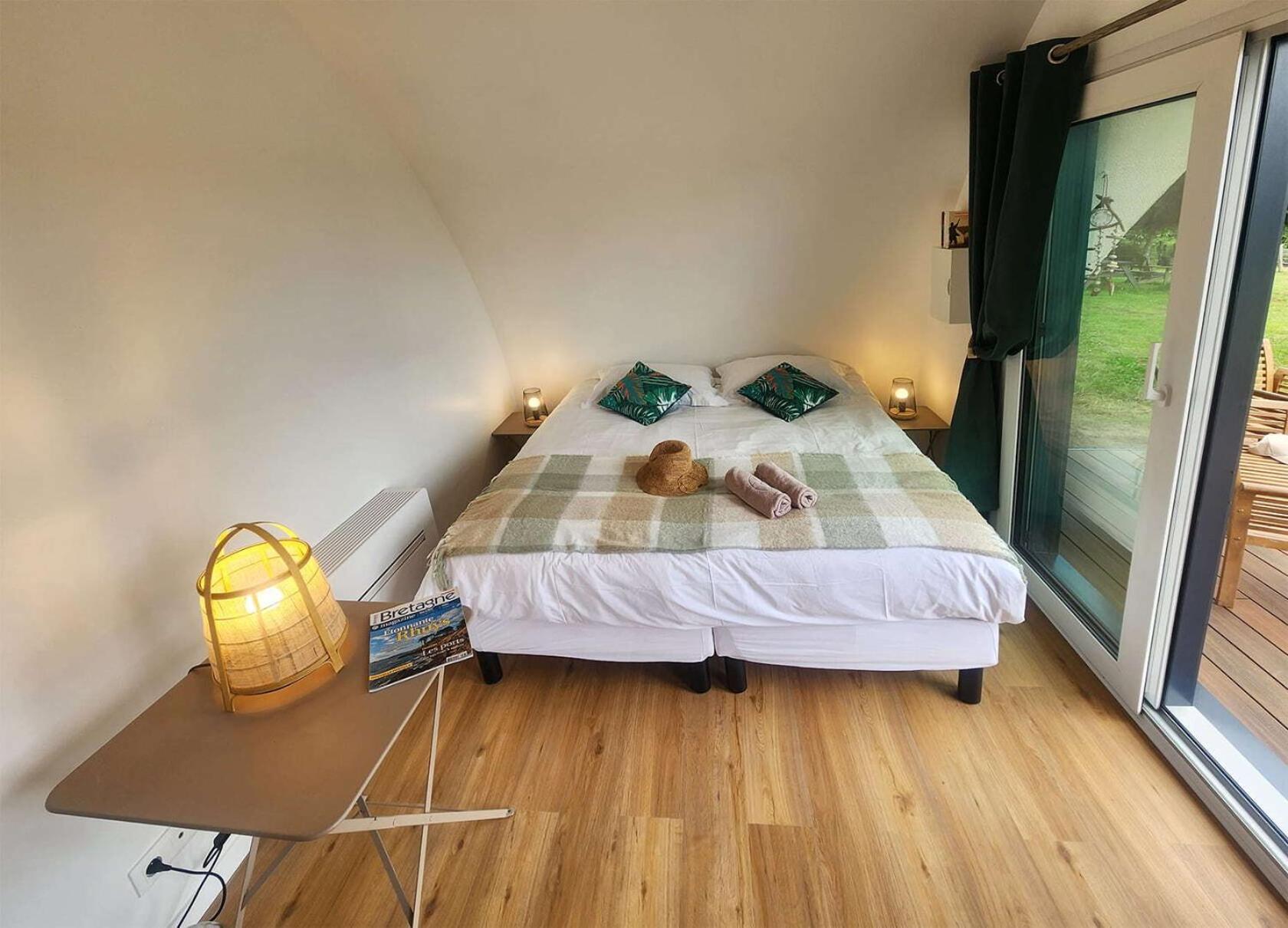 Gites & Tiny Houses Les Hauts De Toulvern บาดอง ห้อง รูปภาพ
